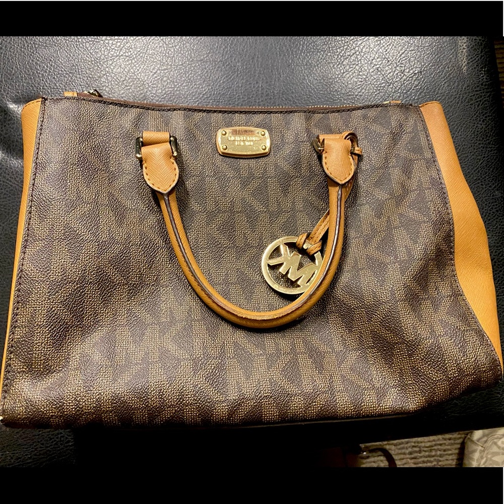 Micheal Kors purse